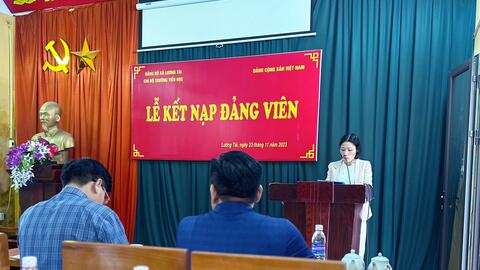 Ngày 23-11-2023. Chi bộ Trường THLT tổ chức Lễ kết nạp đảng viên cho đ/c Nguyễn Thị Tâm